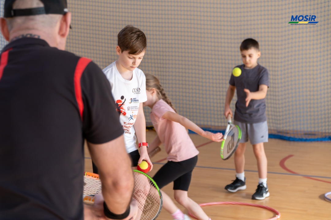 Tenis ziemny w ramach ferii na sportowo 2025 - zdjęcie #9 - eOstroleka.pl
