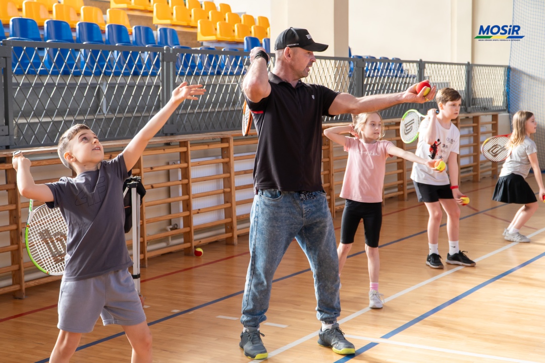 Tenis ziemny w ramach ferii na sportowo 2025 - zdjęcie #7 - eOstroleka.pl