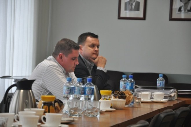 Mieszkańcy osiedla Leśne kontra Krex: Rozprawa administracyjna (7.IX.2011) - zdjęcie #2 - eOstroleka.pl