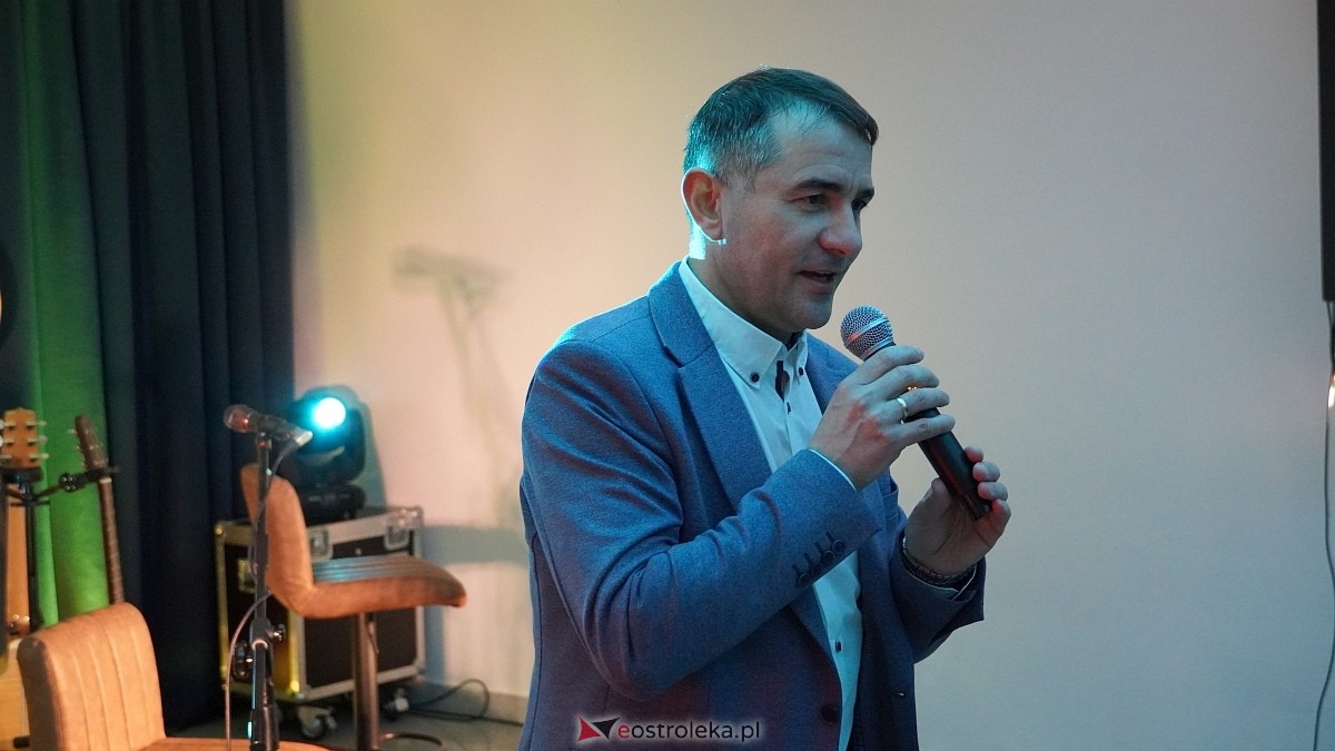Koncert walentynkowy Krisu w Olszewie-Borkach [14.02.2025] - zdjęcie #37 - eOstroleka.pl
