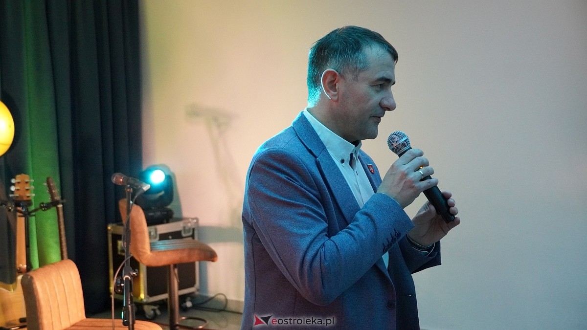 Koncert walentynkowy Krisu w Olszewie-Borkach [14.02.2025] - zdjęcie #36 - eOstroleka.pl