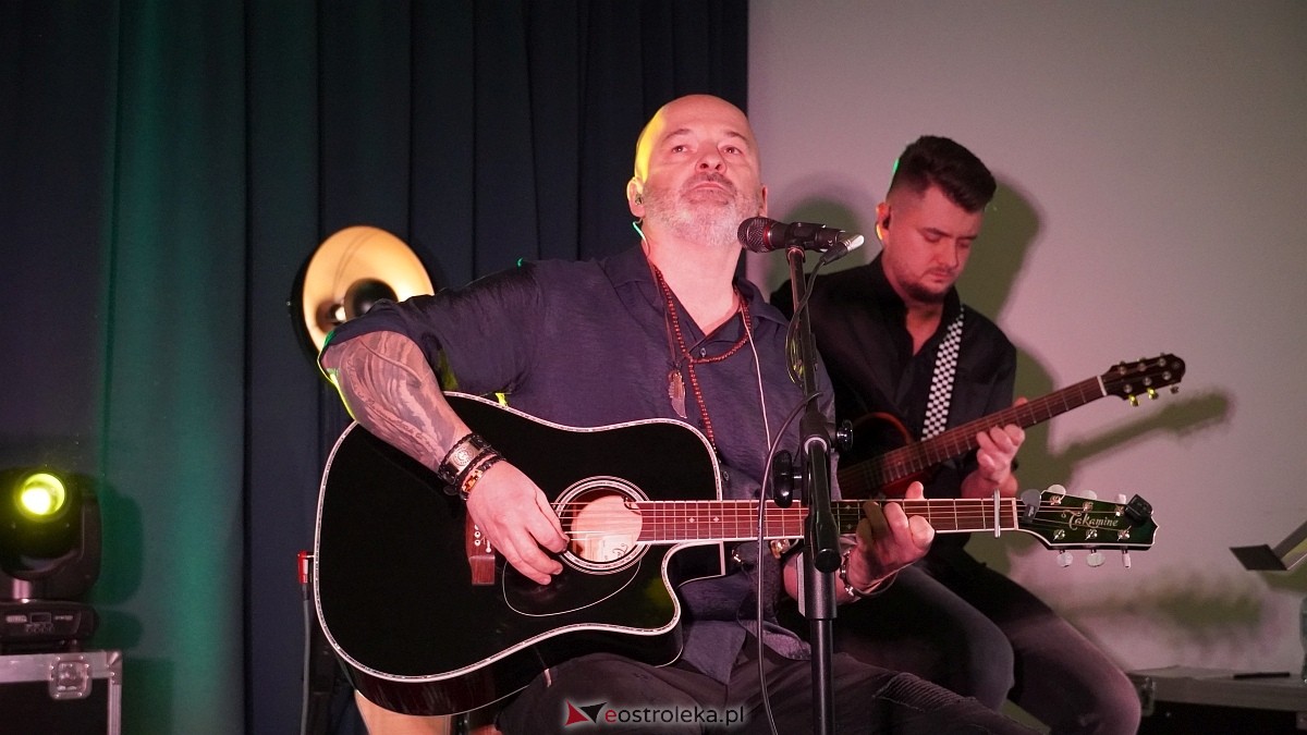 Koncert walentynkowy Krisu w Olszewie-Borkach [14.02.2025] - zdjęcie #27 - eOstroleka.pl