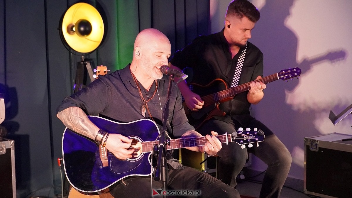 Koncert walentynkowy Krisu w Olszewie-Borkach [14.02.2025] - zdjęcie #23 - eOstroleka.pl
