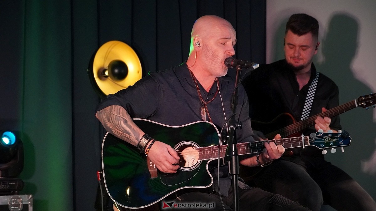 Koncert walentynkowy Krisu w Olszewie-Borkach [14.02.2025] - zdjęcie #20 - eOstroleka.pl