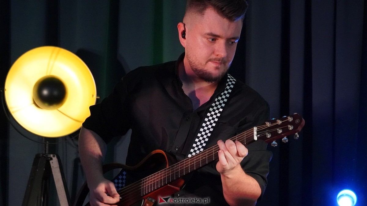 Koncert walentynkowy Krisu w Olszewie-Borkach [14.02.2025] - zdjęcie #9 - eOstroleka.pl