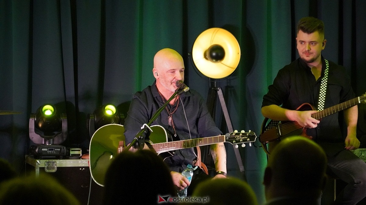 Koncert walentynkowy Krisu w Olszewie-Borkach [14.02.2025] - zdjęcie #6 - eOstroleka.pl