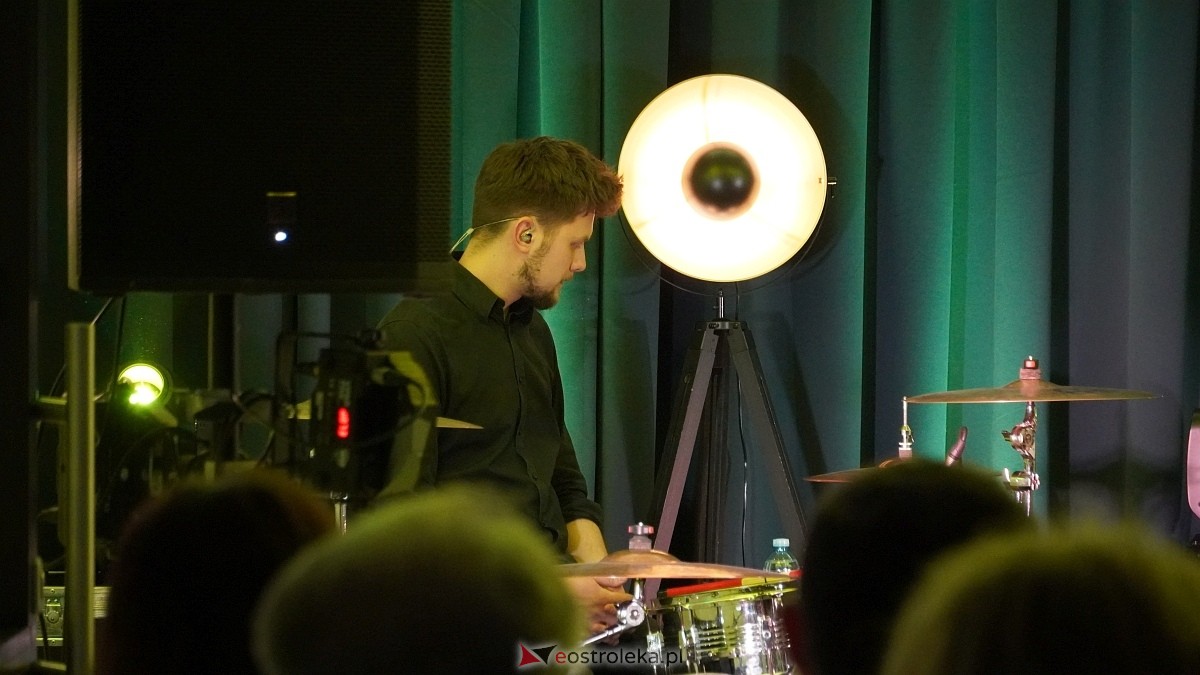 Koncert walentynkowy Krisu w Olszewie-Borkach [14.02.2025] - zdjęcie #4 - eOstroleka.pl