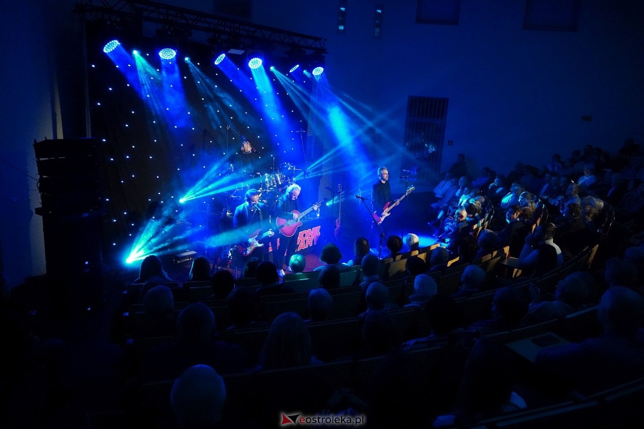 Czerwone Gitary - 60-lecie - koncert w Ostrołęce [15.02.2025] - zdjęcie #35 - eOstroleka.pl
