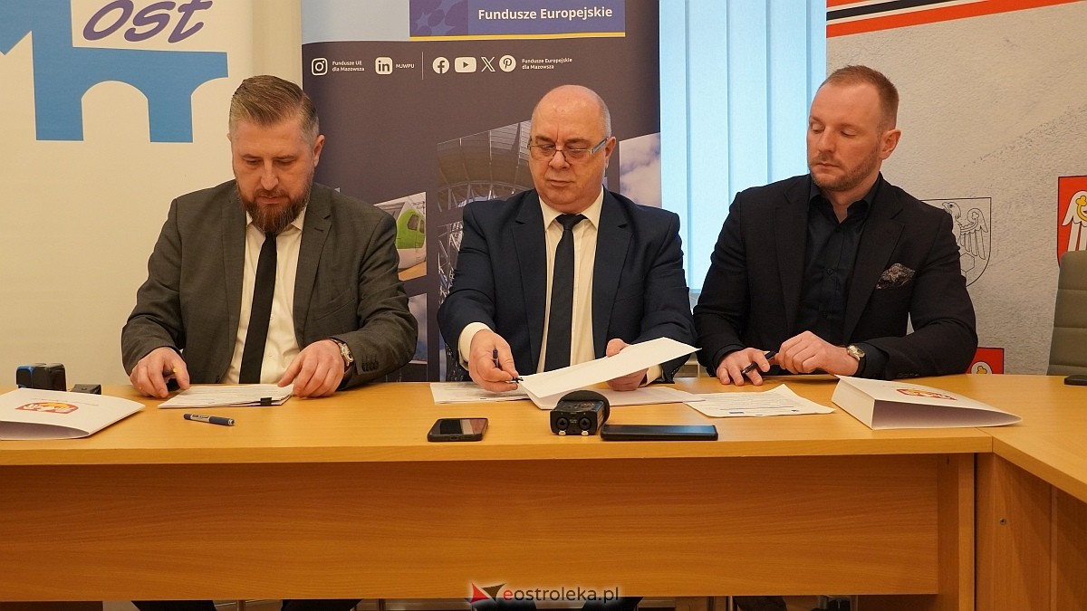 Podpisanie umowy na budowę drogi Zamość - Gostery [18.02.2025] - zdjęcie #18 - eOstroleka.pl