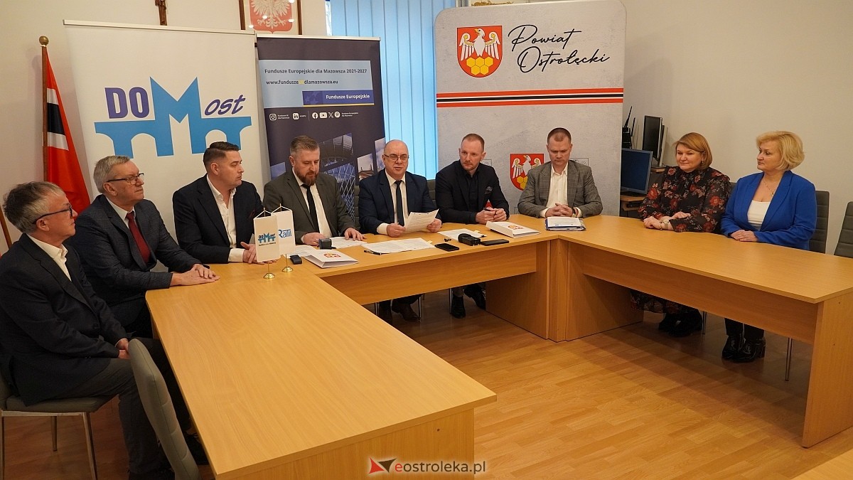 Podpisanie umowy na budowę drogi Zamość - Gostery [18.02.2025] - zdjęcie #16 - eOstroleka.pl