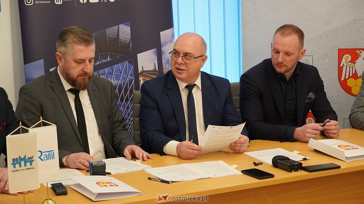 Podpisanie umowy na budowę drogi Zamość - Gostery [18.02.2025] - zdjęcie #15 - eOstroleka.pl