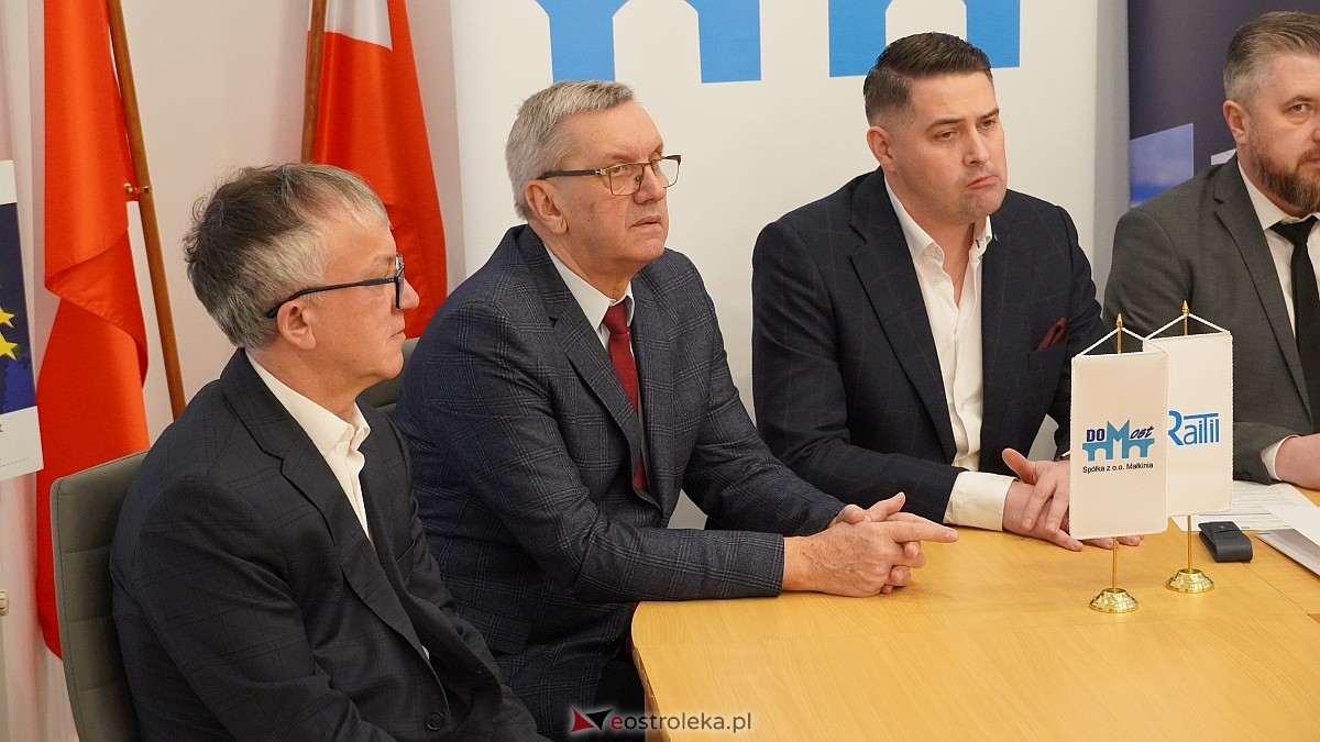 Podpisanie umowy na budowę drogi Zamość - Gostery [18.02.2025] - zdjęcie #14 - eOstroleka.pl