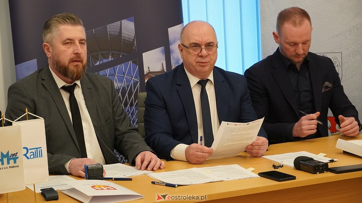 Podpisanie umowy na budowę drogi Zamość - Gostery [18.02.2025] - zdjęcie #12 - eOstroleka.pl