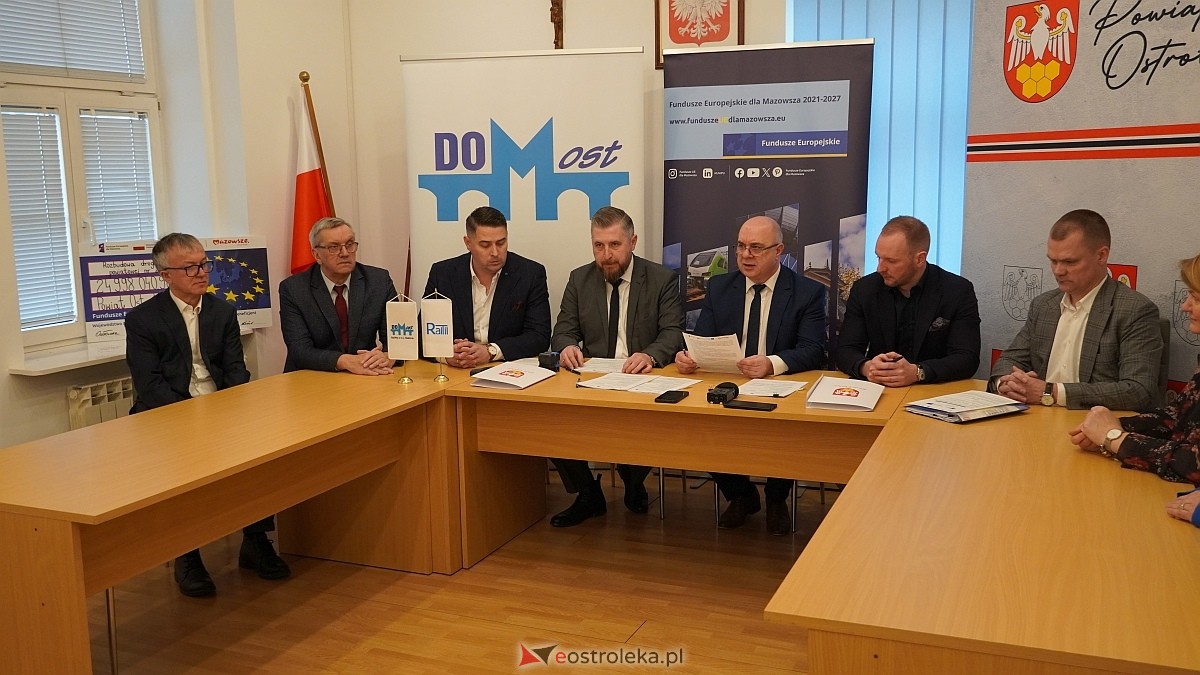 Podpisanie umowy na budowę drogi Zamość - Gostery [18.02.2025] - zdjęcie #10 - eOstroleka.pl