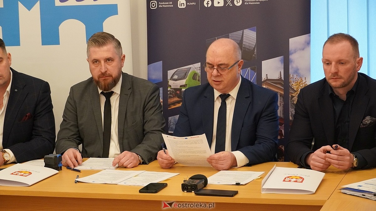 Podpisanie umowy na budowę drogi Zamość - Gostery [18.02.2025] - zdjęcie #8 - eOstroleka.pl