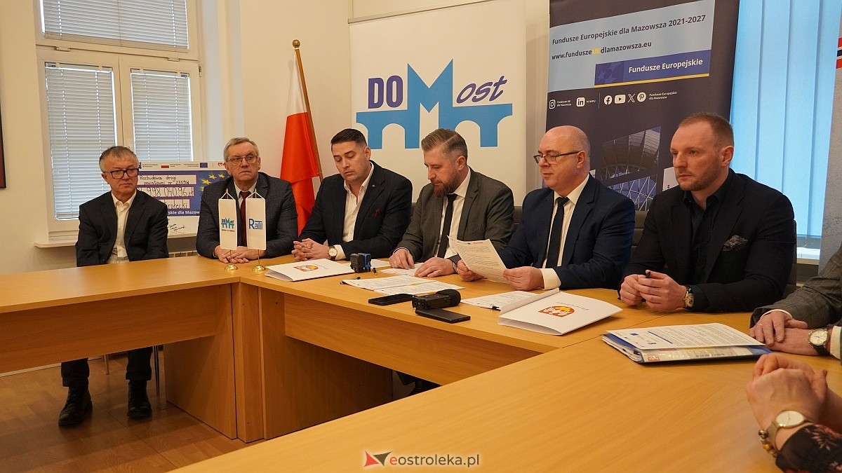 Podpisanie umowy na budowę drogi Zamość - Gostery [18.02.2025] - zdjęcie #6 - eOstroleka.pl