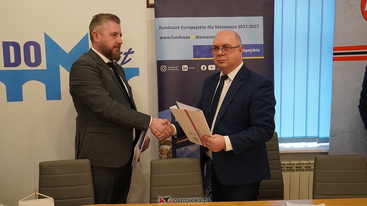 Podpisanie umowy na budowę drogi Zamość - Gostery [18.02.2025] - zdjęcie #2 - eOstroleka.pl