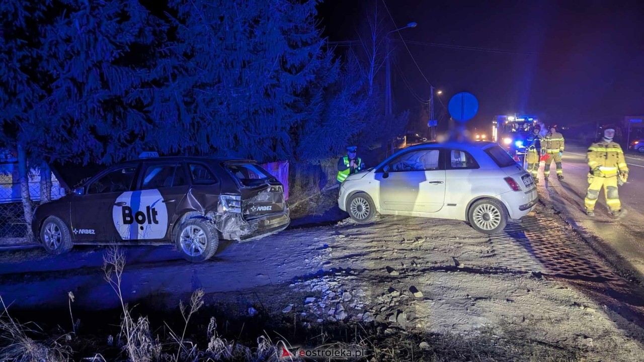 Wypadek w Czarnowcu [18.02.2025] - zdjęcie #12 - eOstroleka.pl