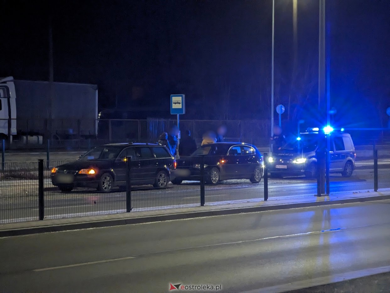 Kolizja na rondzie Zofii Niedziałkowskiej w Ostrołęce [18.02.2025] - zdjęcie #6 - eOstroleka.pl