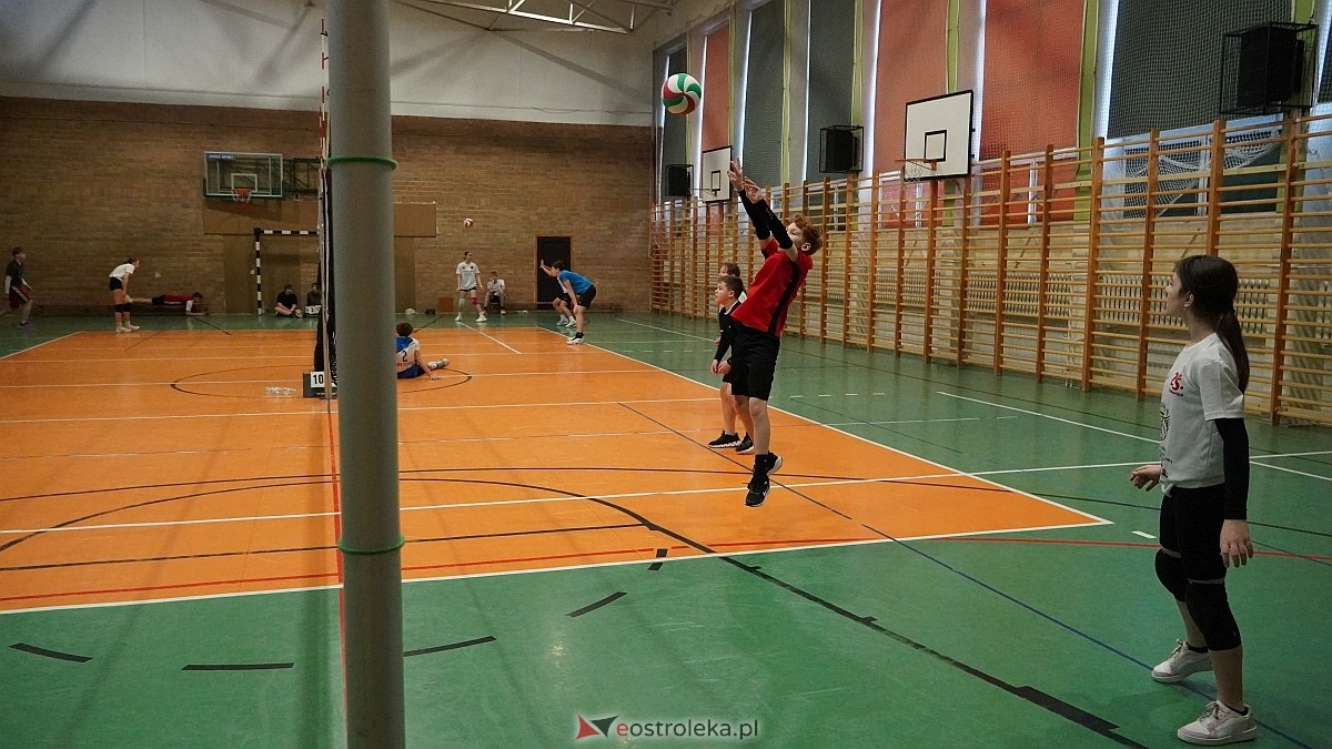 Walentynkowy turniej siatkówki w SP 5 [19.02.2025] - zdjęcie #67 - eOstroleka.pl