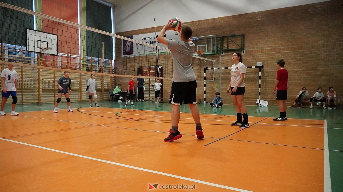Walentynkowy turniej siatkówki w SP 5 [19.02.2025] - zdjęcie #64 - eOstroleka.pl