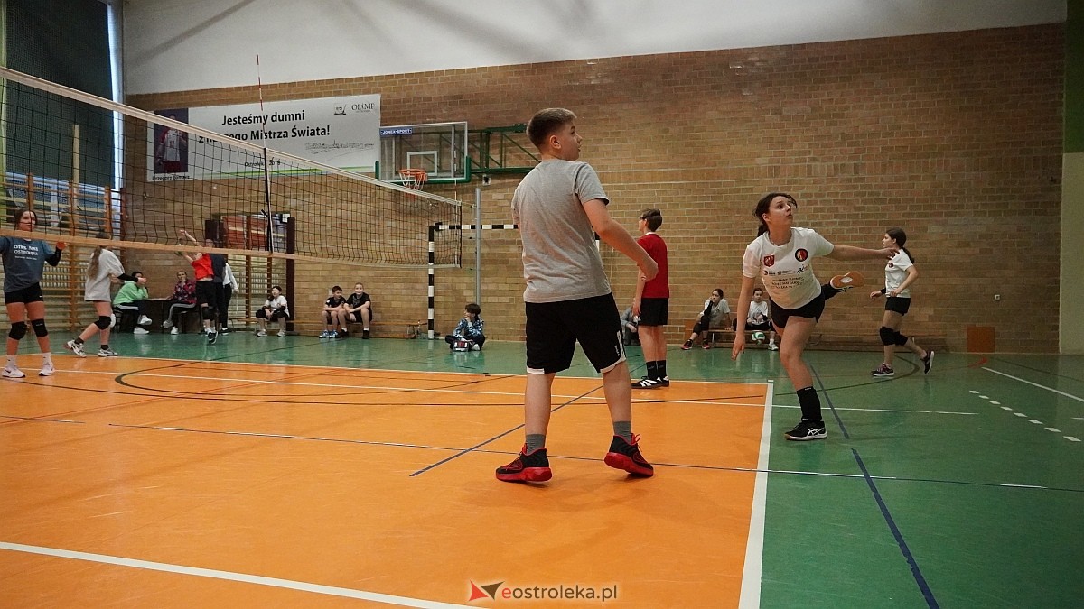 Walentynkowy turniej siatkówki w SP 5 [19.02.2025] - zdjęcie #61 - eOstroleka.pl
