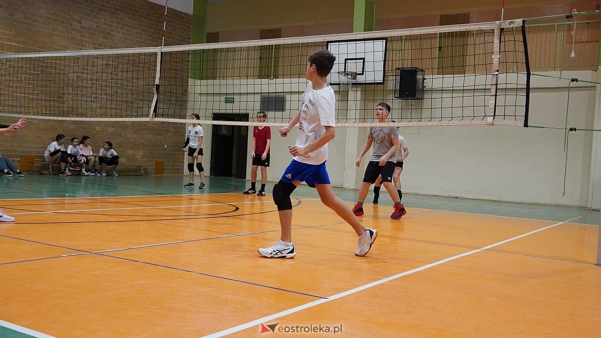 Walentynkowy turniej siatkówki w SP 5 [19.02.2025] - zdjęcie #54 - eOstroleka.pl