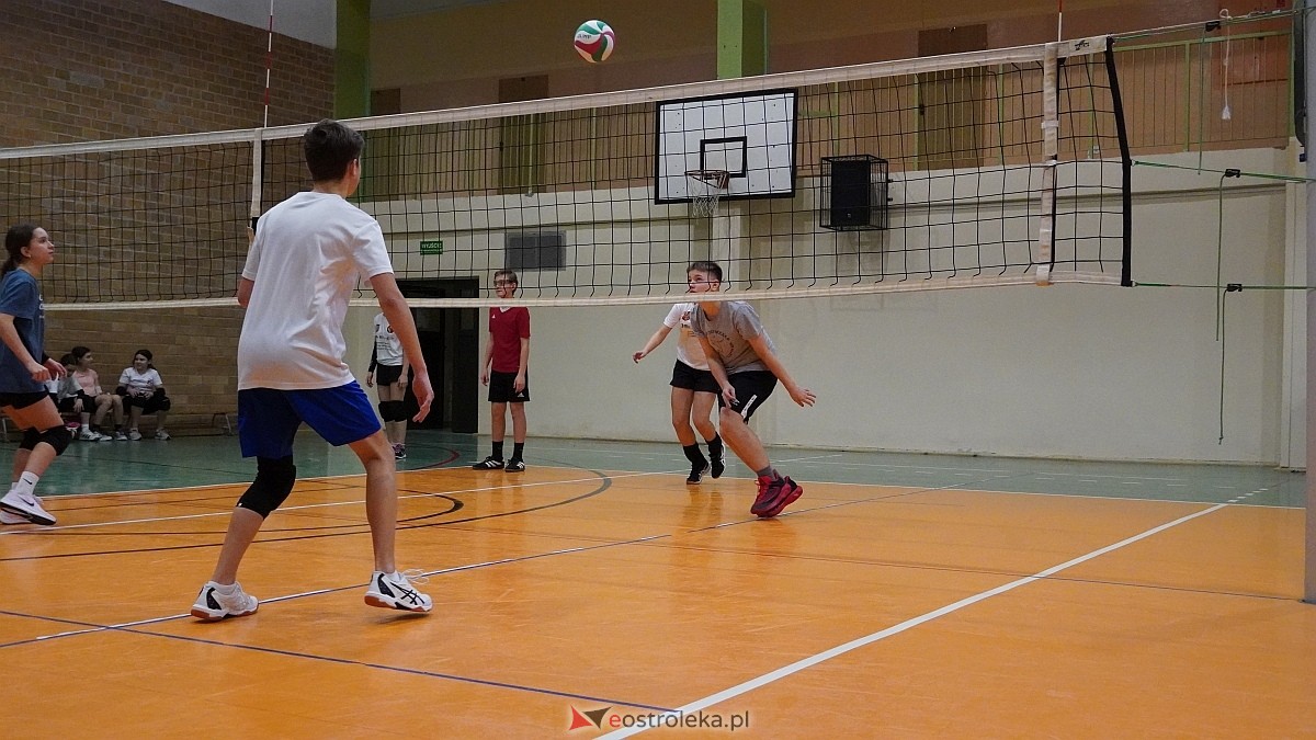Walentynkowy turniej siatkówki w SP 5 [19.02.2025] - zdjęcie #52 - eOstroleka.pl