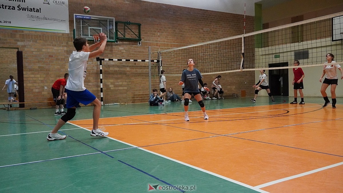 Walentynkowy turniej siatkówki w SP 5 [19.02.2025] - zdjęcie #51 - eOstroleka.pl