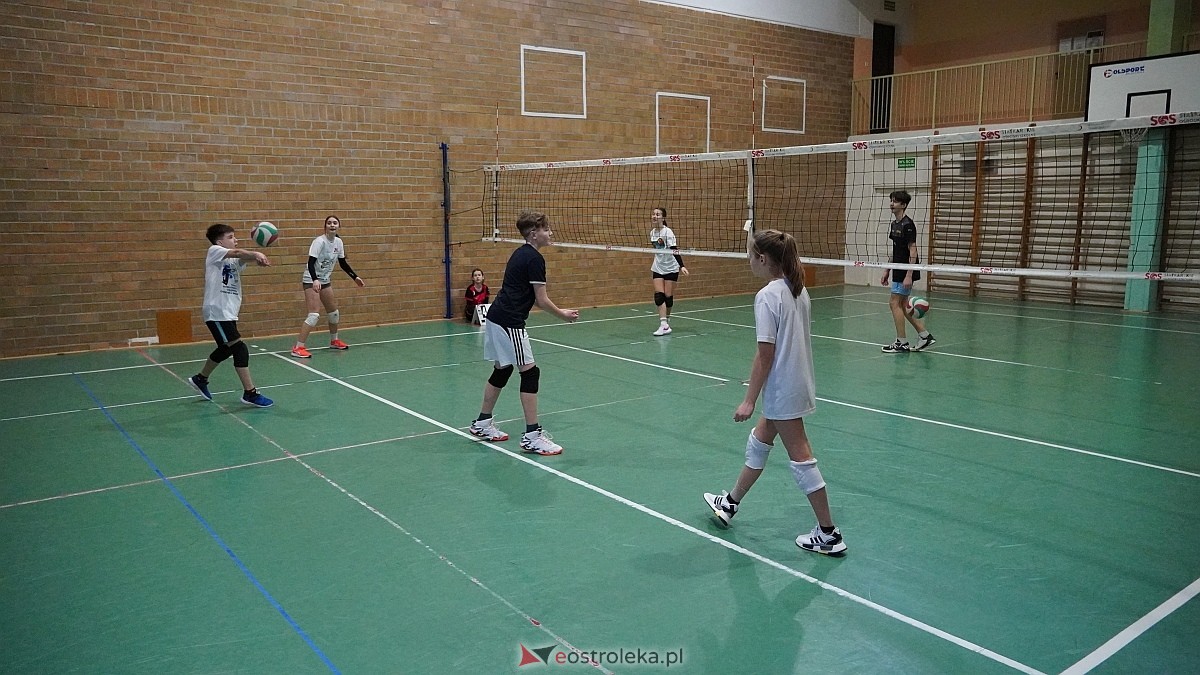 Walentynkowy turniej siatkówki w SP 5 [19.02.2025] - zdjęcie #46 - eOstroleka.pl