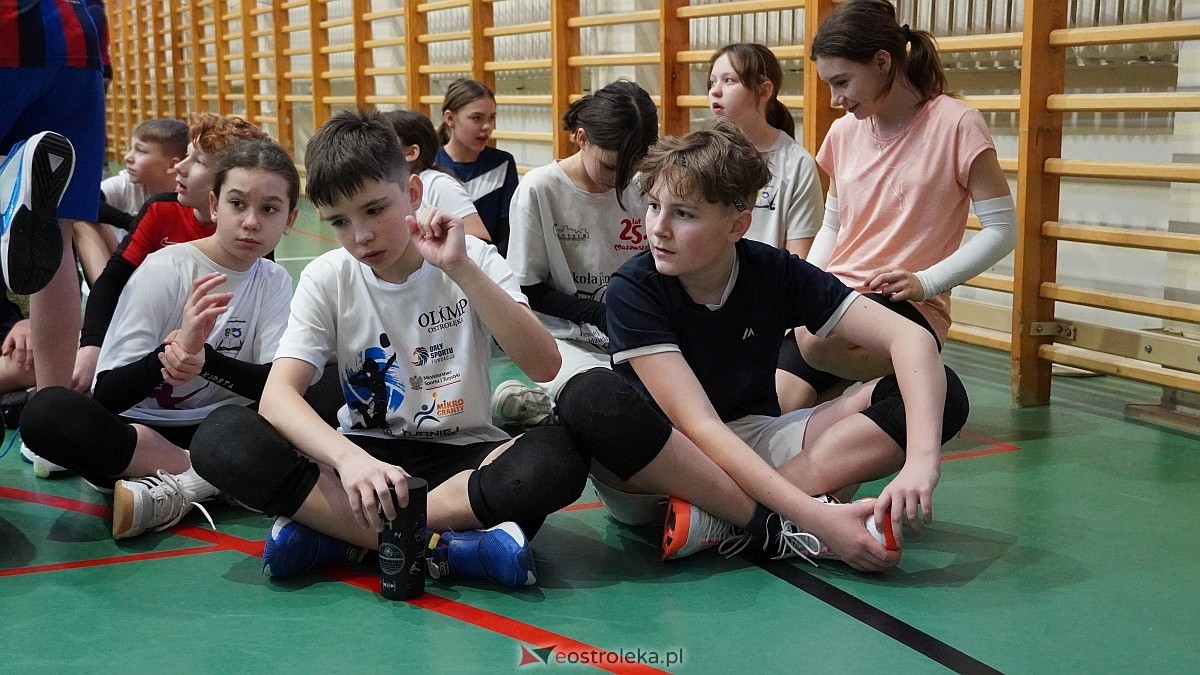 Walentynkowy turniej siatkówki w SP 5 [19.02.2025] - zdjęcie #3 - eOstroleka.pl