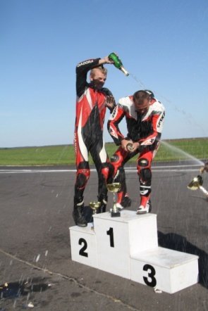 Ostrołęccy motocykliści stanęli na podium w Nowodworze (9.IX.2011) - zdjęcie #1 - eOstroleka.pl