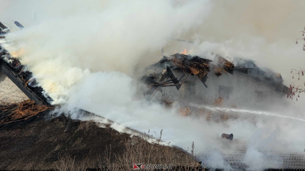 Pożar restauracji w Łodziskach [21.02.2025] - zdjęcie #36 - eOstroleka.pl