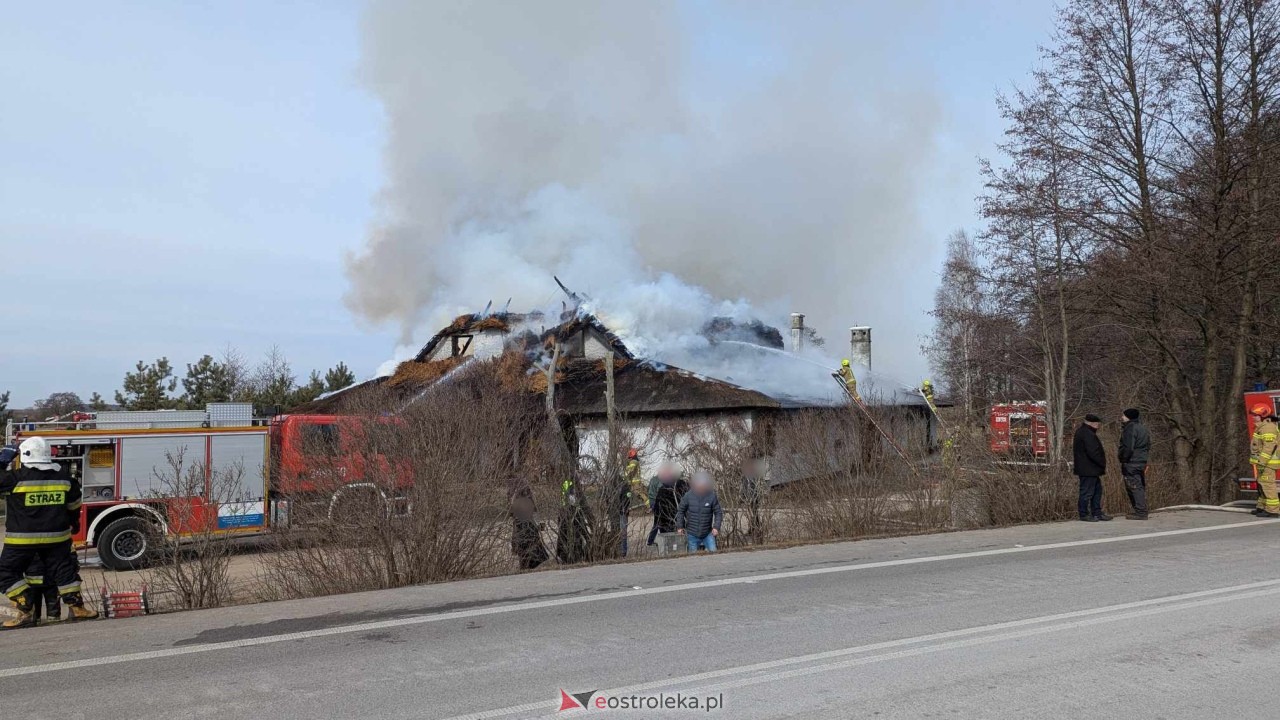Pożar restauracji w Łodziskach [21.02.2025] - zdjęcie #35 - eOstroleka.pl