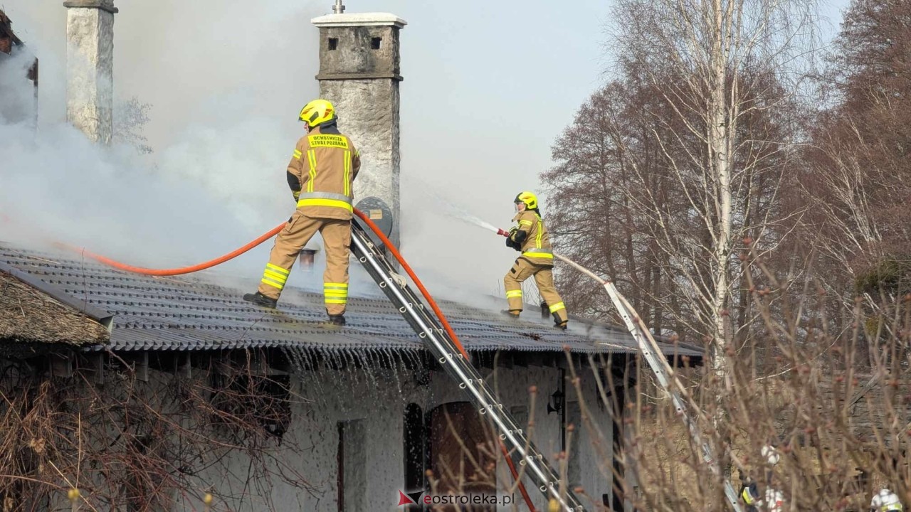 Pożar restauracji w Łodziskach [21.02.2025] - zdjęcie #25 - eOstroleka.pl
