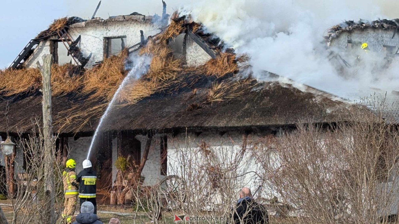 Pożar restauracji w Łodziskach [21.02.2025] - zdjęcie #23 - eOstroleka.pl