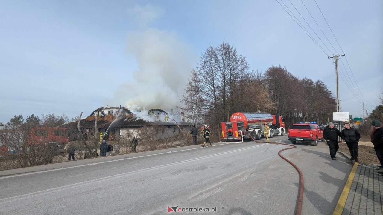 Pożar restauracji w Łodziskach [21.02.2025] - zdjęcie #17 - eOstroleka.pl