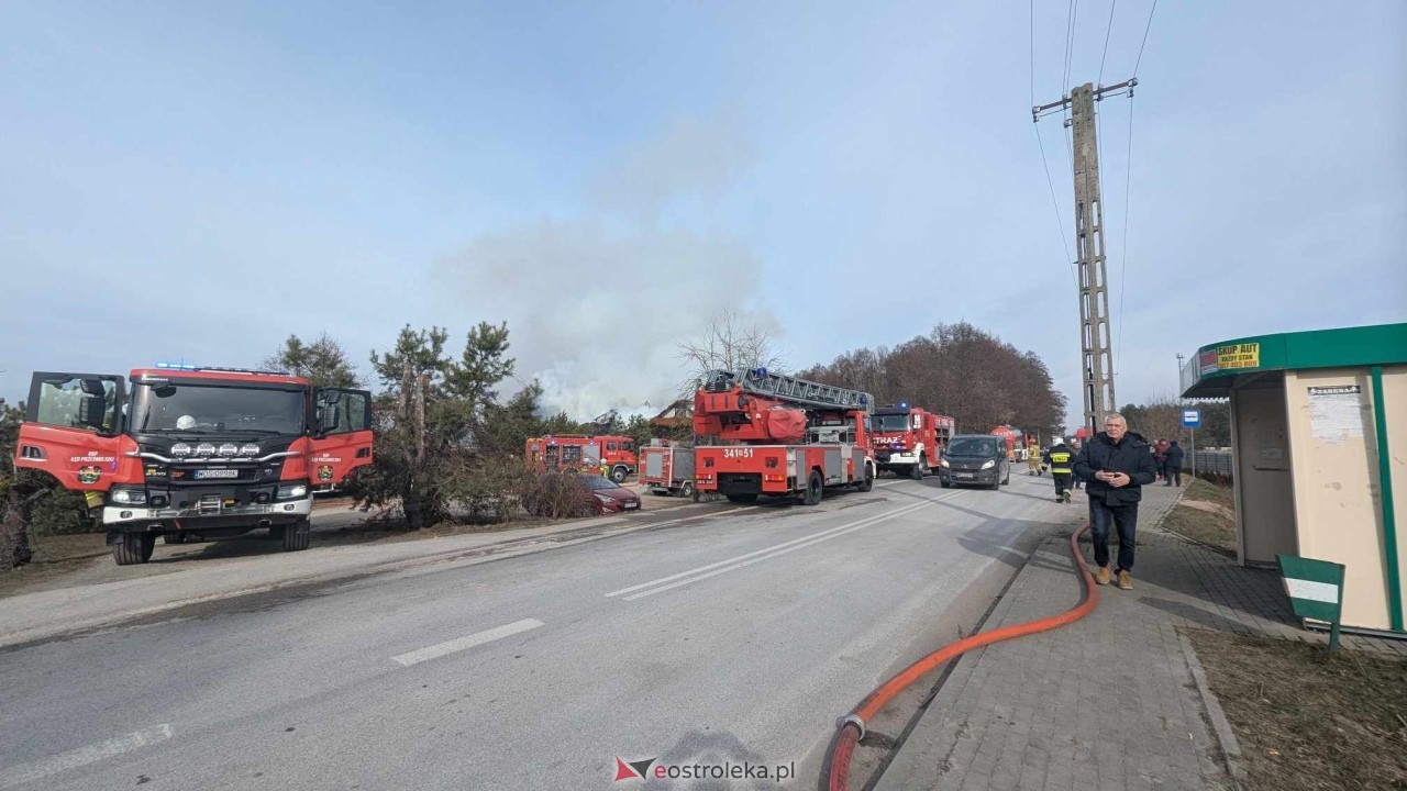 Pożar restauracji w Łodziskach [21.02.2025] - zdjęcie #16 - eOstroleka.pl