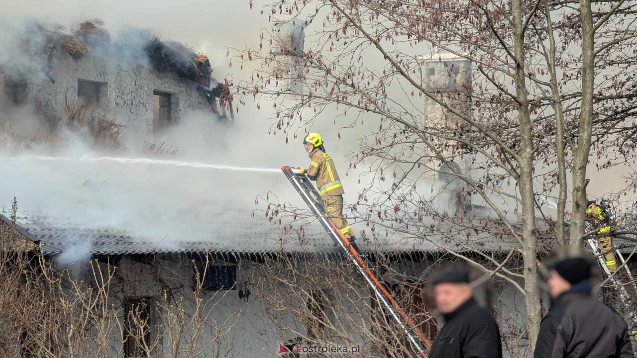 Pożar restauracji w Łodziskach [21.02.2025] - zdjęcie #33 - eOstroleka.pl