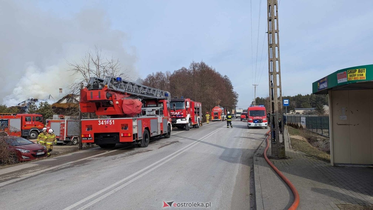 Pożar restauracji w Łodziskach [21.02.2025] - zdjęcie #11 - eOstroleka.pl