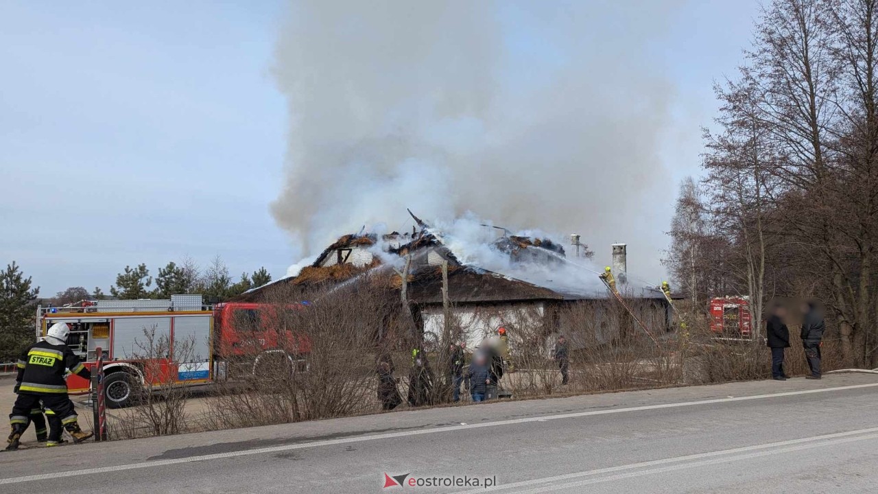 Pożar restauracji w Łodziskach [21.02.2025] - zdjęcie #32 - eOstroleka.pl