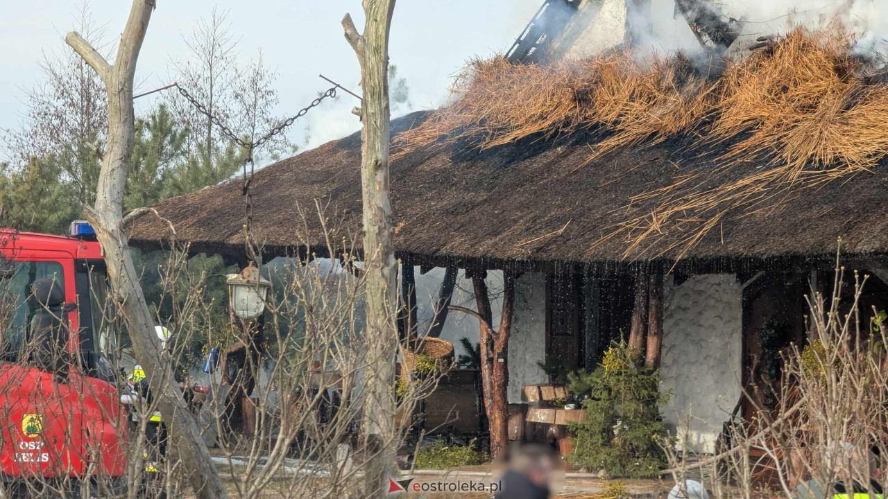 Pożar restauracji w Łodziskach [21.02.2025] - zdjęcie #29 - eOstroleka.pl