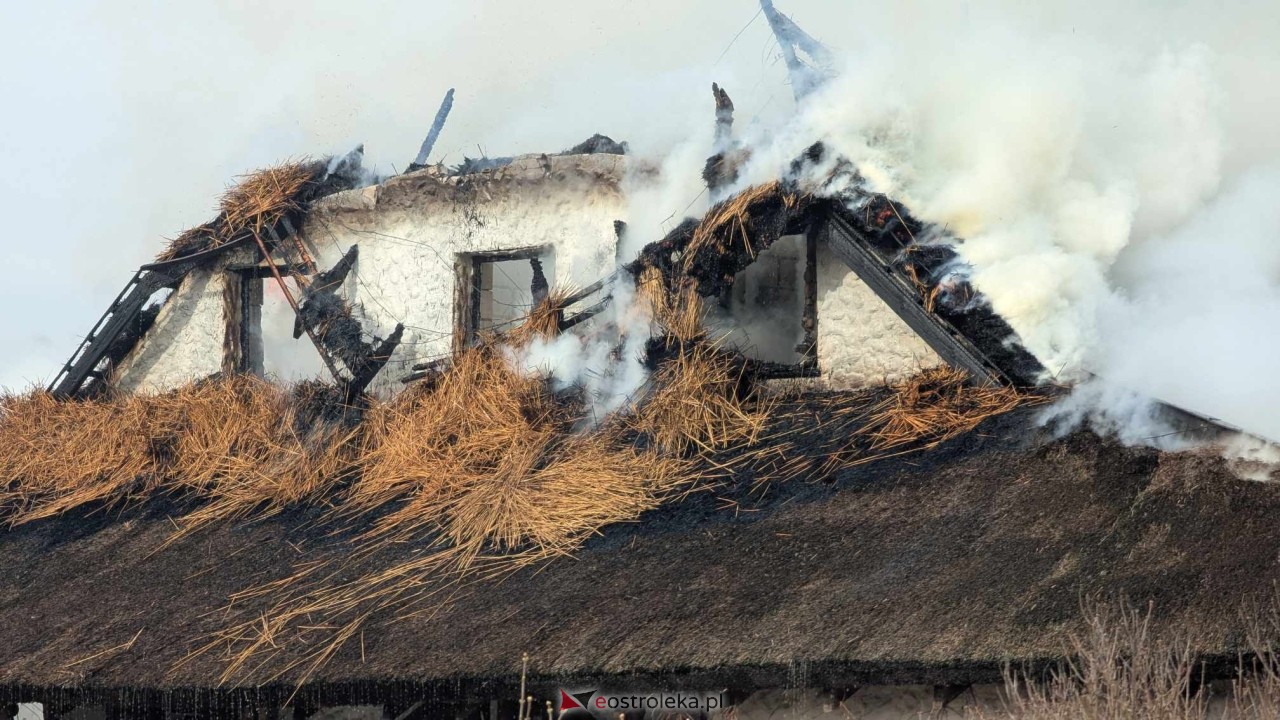 Pożar restauracji w Łodziskach [21.02.2025] - zdjęcie #28 - eOstroleka.pl