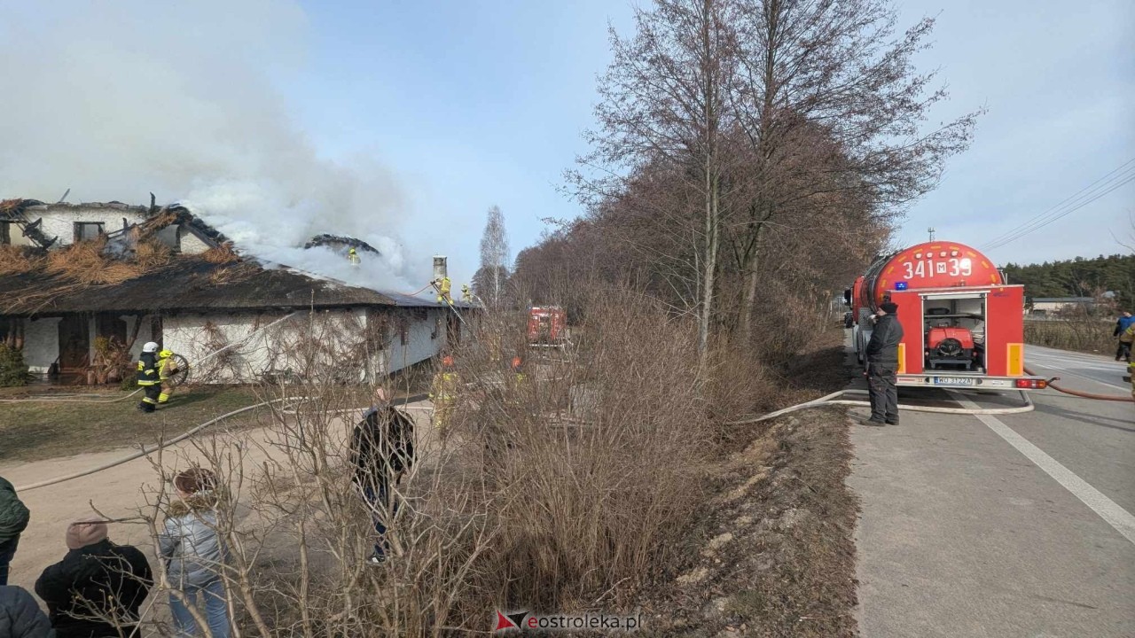 Pożar restauracji w Łodziskach [21.02.2025] - zdjęcie #7 - eOstroleka.pl
