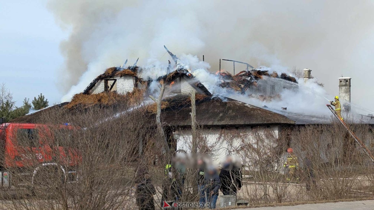 Pożar restauracji w Łodziskach [21.02.2025] - zdjęcie #27 - eOstroleka.pl