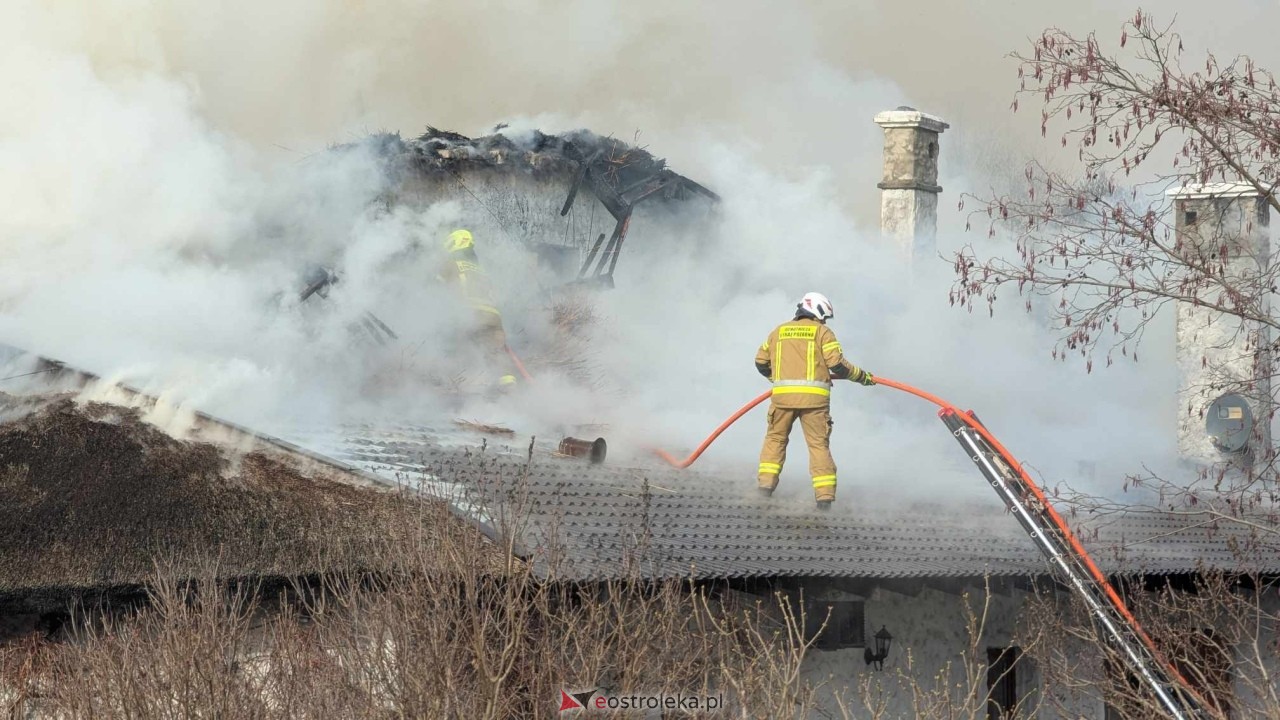 Pożar restauracji w Łodziskach [21.02.2025] - zdjęcie #2 - eOstroleka.pl