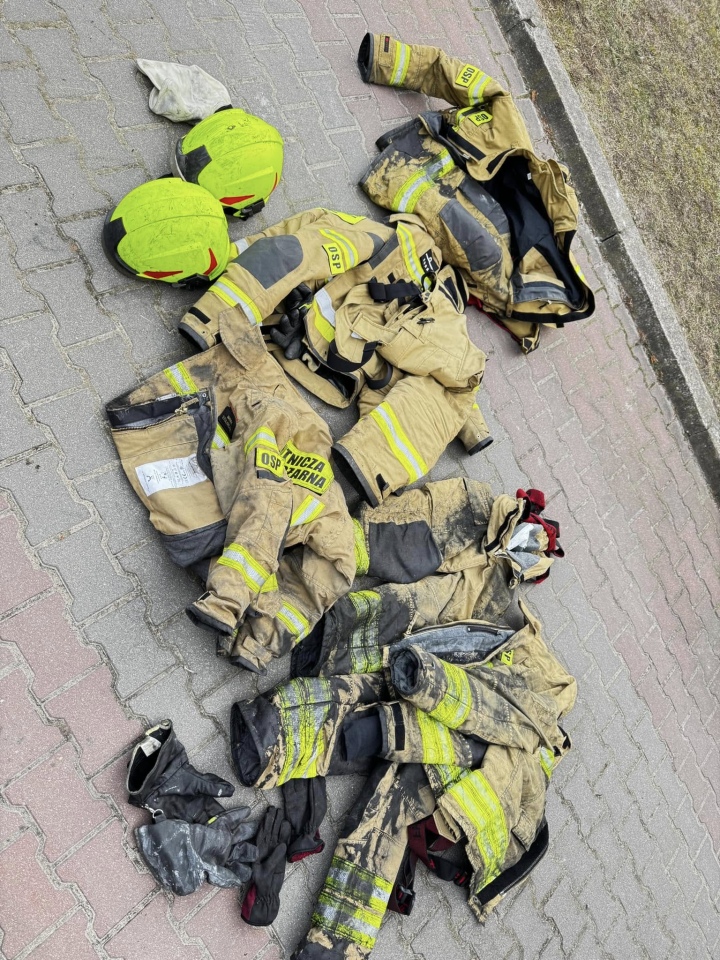 Pożar w Łodziskach - fot. OSP Baranowo, OSP Kadzidło, OSP Dylewo - zdjęcie #19 - eOstroleka.pl