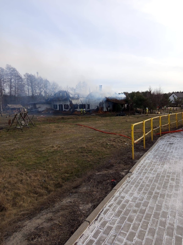 Pożar w Łodziskach - fot. OSP Baranowo, OSP Kadzidło, OSP Dylewo - zdjęcie #17 - eOstroleka.pl