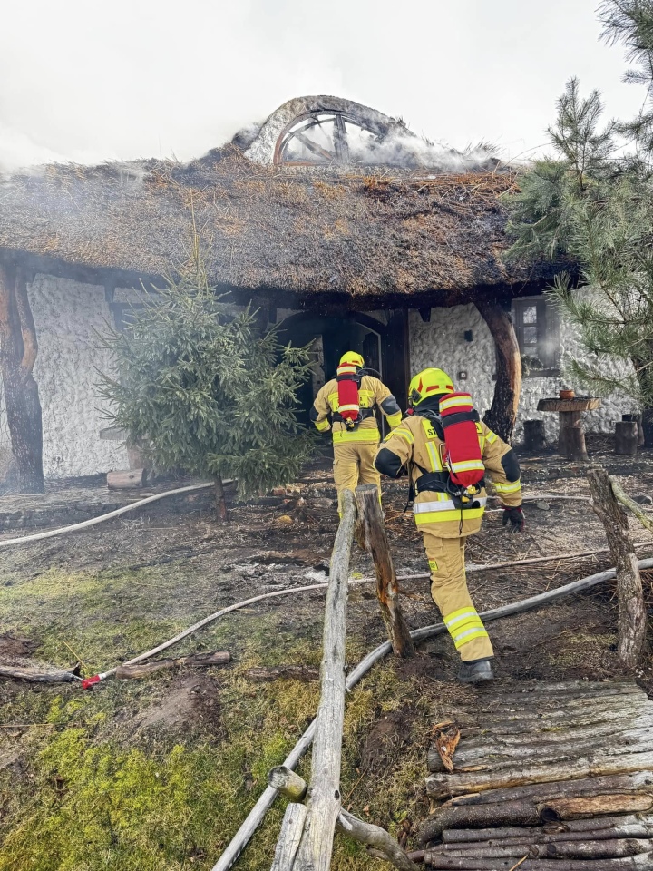 Pożar w Łodziskach - fot. OSP Baranowo, OSP Kadzidło, OSP Dylewo - zdjęcie #4 - eOstroleka.pl