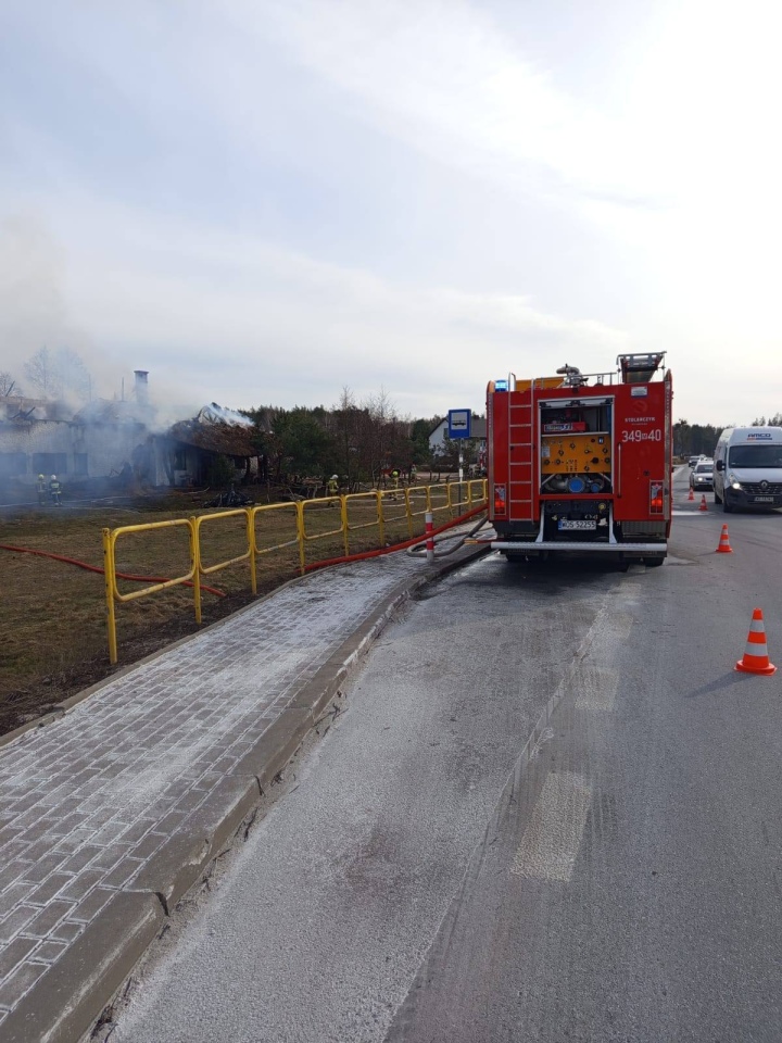 Pożar w Łodziskach - fot. OSP Baranowo, OSP Kadzidło, OSP Dylewo - zdjęcie #1 - eOstroleka.pl